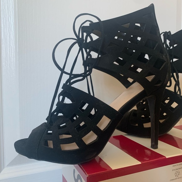 Heels - Picture 3 of 3